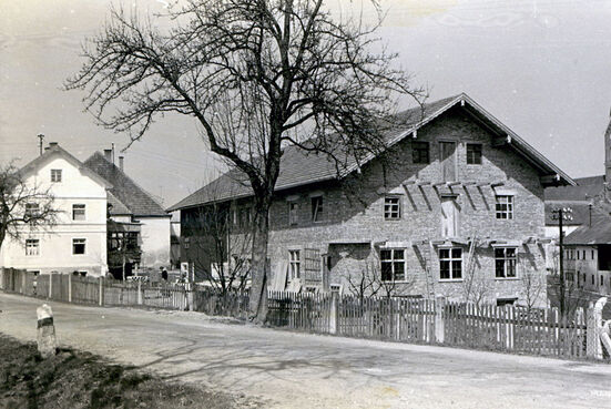 1930: neu erbaute Werkshalle